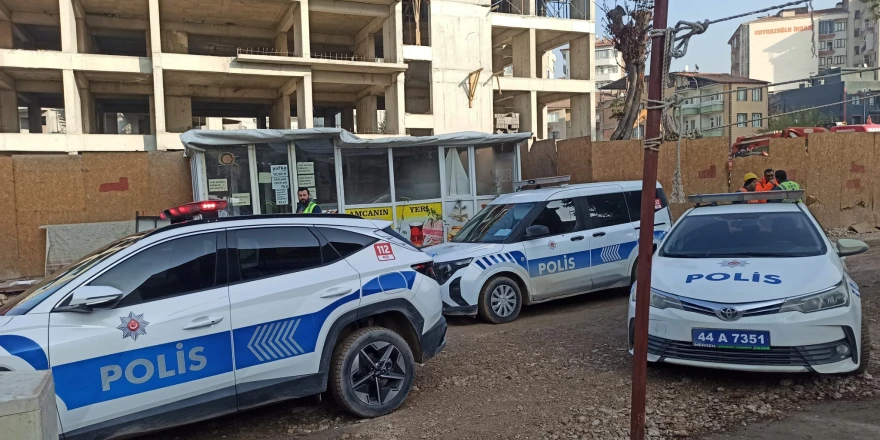 Fuzuli Caddesi’ndeki esnafların kavgası kanlı bitti, 3 yaralı