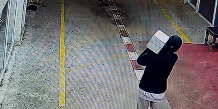 Geçici Ticaret Merkezi’nde Hırsızlık Kameraya Yansıdı