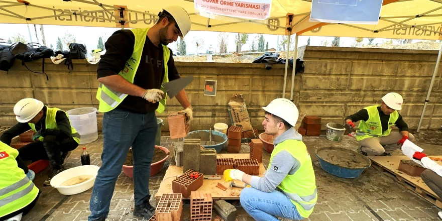 Geleceğin Mühendisleri Duvar Örme Yarışmasında Hünerlerini Sergiledi