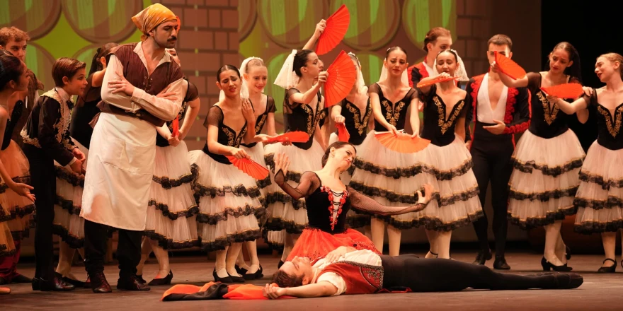 Genç Bale Topluluğundan İkinci Yılda Görkemli Adım: Don Kişot Prömiyeri Sahnelendi