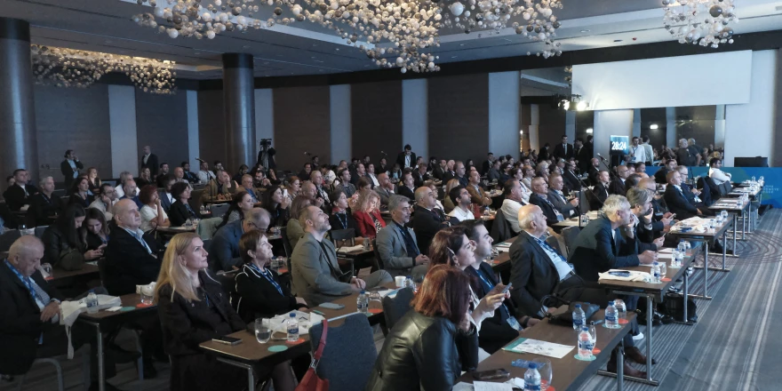 Göz Doktorları Canlı Cerrahi Sempozyumu'nda buluştu - Ophthalmic Future Summit’25