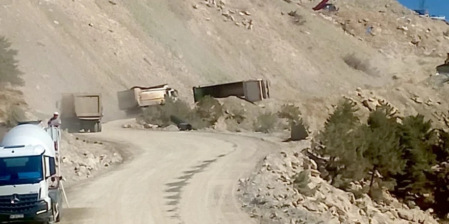 Hafriyat Kamyonu Devrildi, Kaza Ucuz Atlatıldı