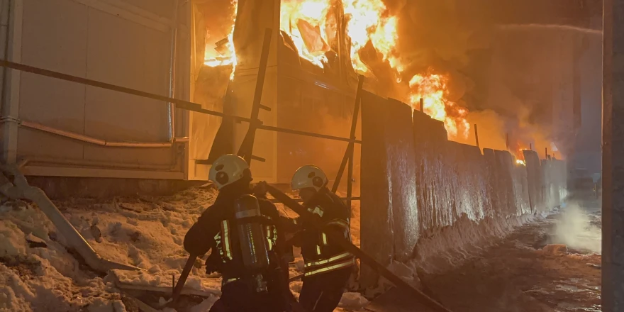 Hamidiye Mahallesi’nde Konteyner Yatakhanede Büyük Yangın