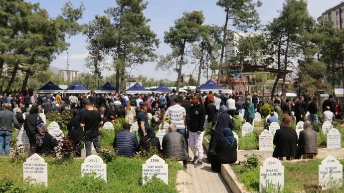 Kahraman Öğretmen ve 8 Öğrenci Son Yolculuğuna Uğurlandı