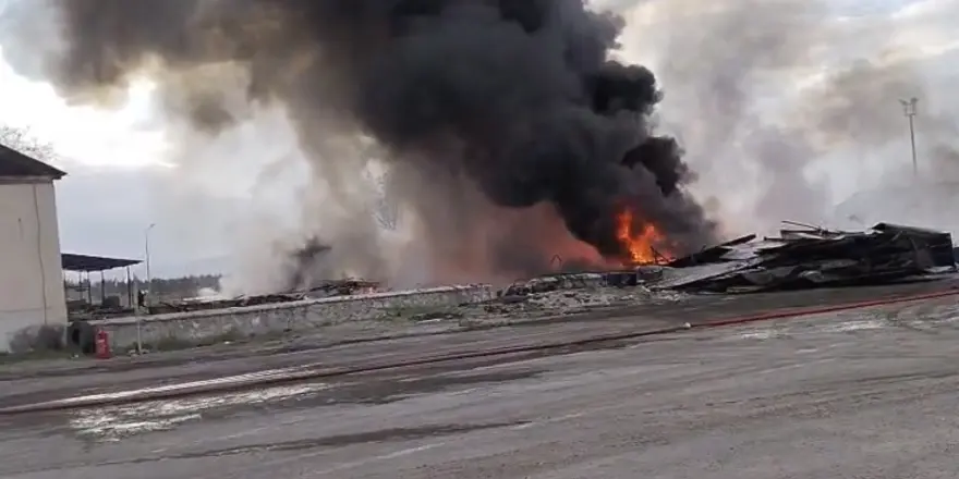 Karayolları Şefliğinde Çıkan Yangın Korkuttu