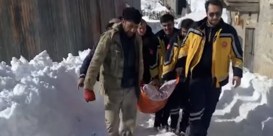 Kardan Kapanan Yolda Hasta Kurtarıldı