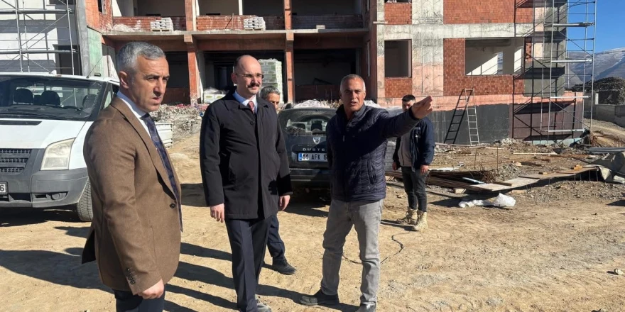 Kaymakam Sungur TOKİ’deki okul inşaatlarını inceledi