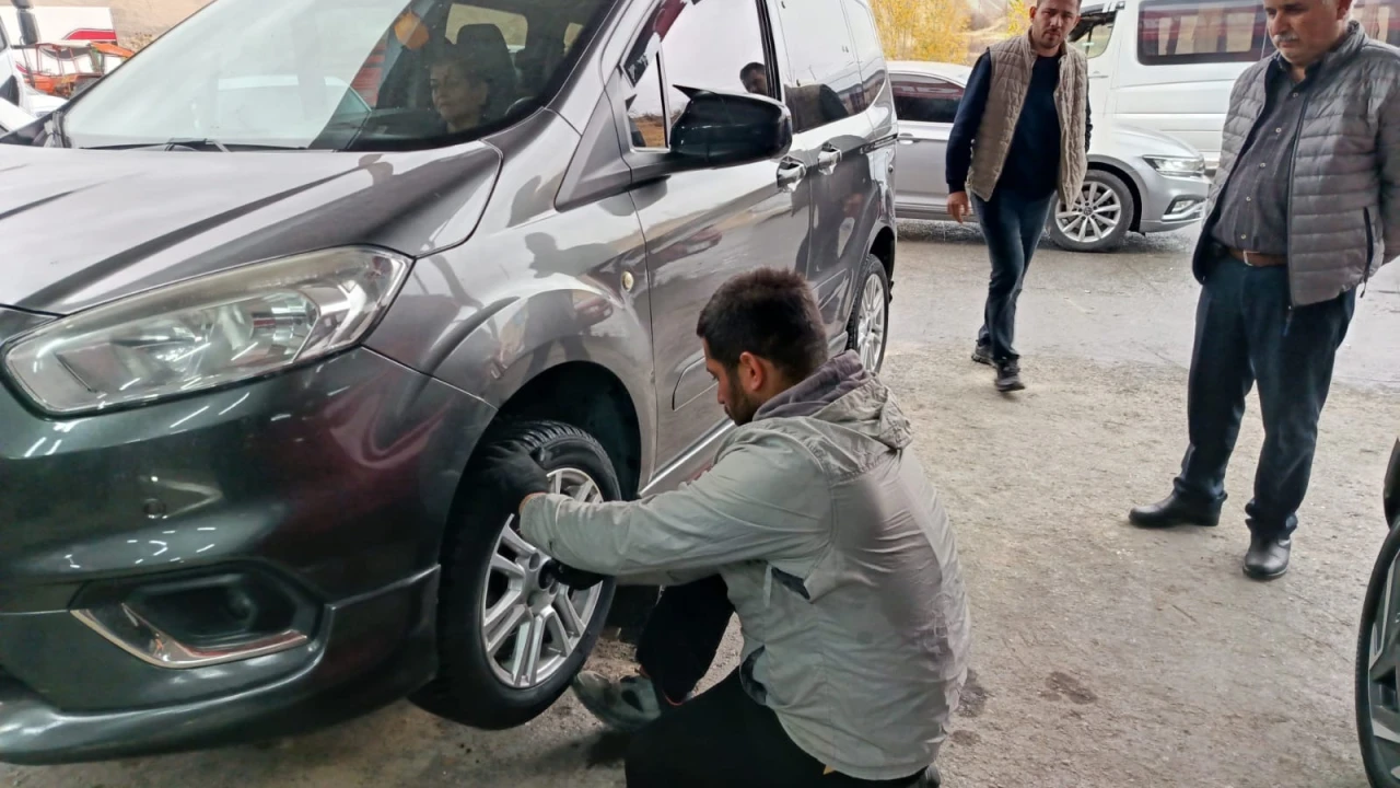 Kış Lastikleri Çıktı, Lastikçilerde Mesai Arttı