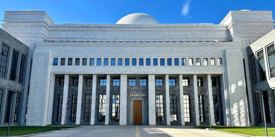 Komşunuzun Balkonuna Halı Silkelerken Bir Kez Daha Düşünün!