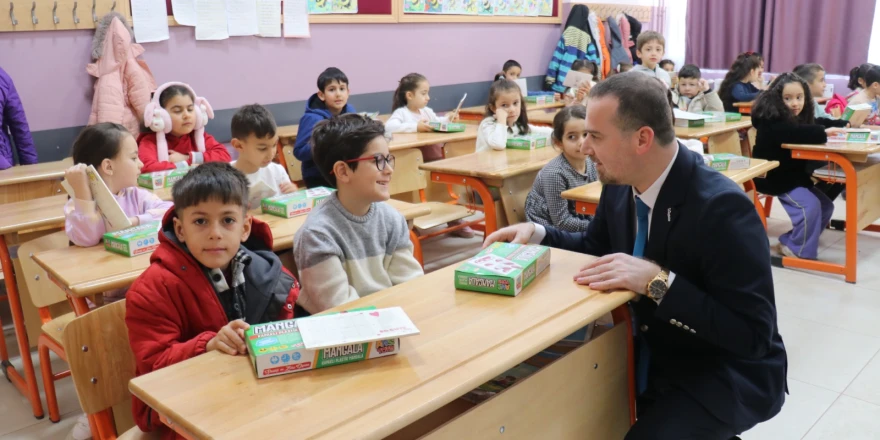 - MAGİNDER’ den Öğrencilere Karne Hediyesi Malatya'nın Geleceği Çocuklarda