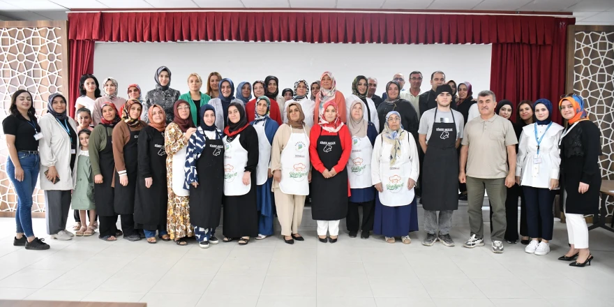 Maharetli Eller, En Güzel Analı-Kızlı Yemeğini Yapmak İçin Yarıştı
