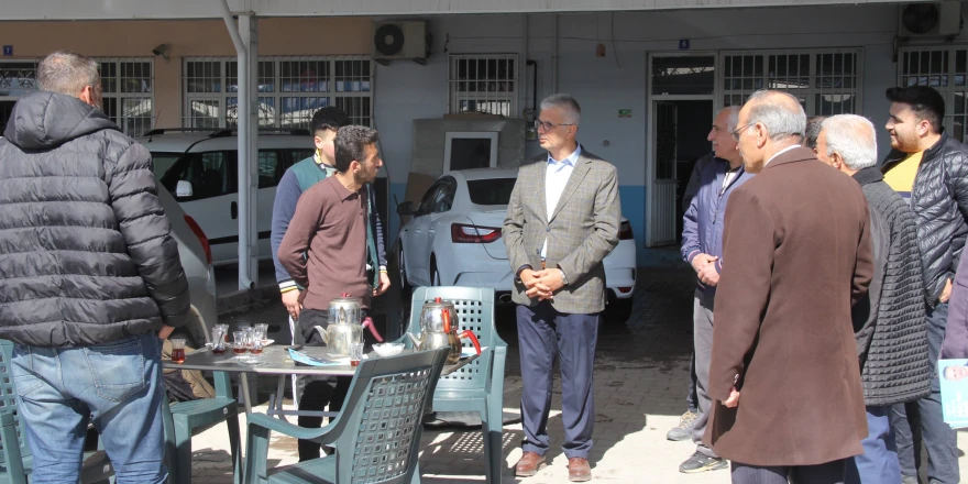 malatya büyükşehir belediyesi bağımsız başkan adayı prof. dr. gezer, hal esnafı ve galericiler sitesini ziyaret etti