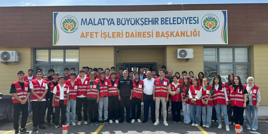 Malatya Büyükşehir Belediyesi’nden Gönüllülere Afet ve Yangın Eğitimi: Bilinçli Toplum, Güçlü Yarınlar!