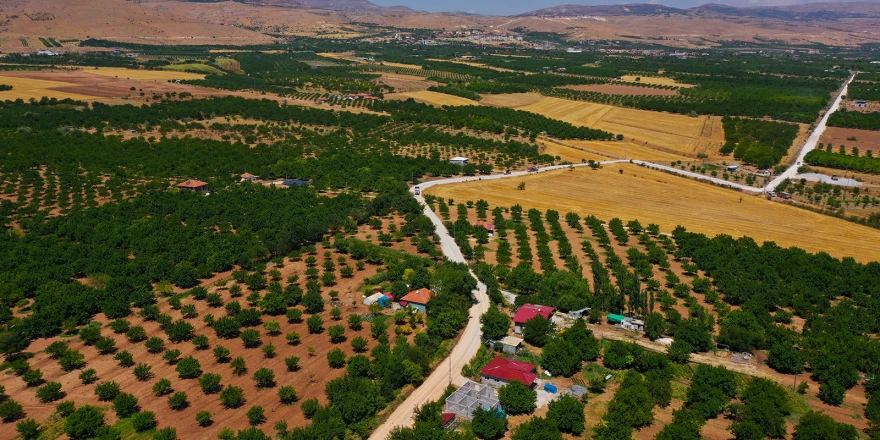 Malatya Büyükşehir Belediyesi, İlçelerdeki Yol Sorunlarına Kalıcı Çözümler Sunuyor