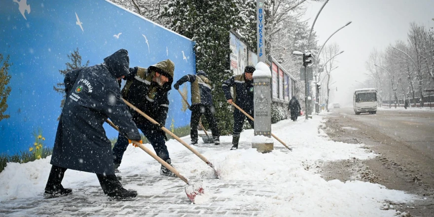 Malatya Büyükşehir Belediyesi Karla Mücadelede 7/24 Sahada