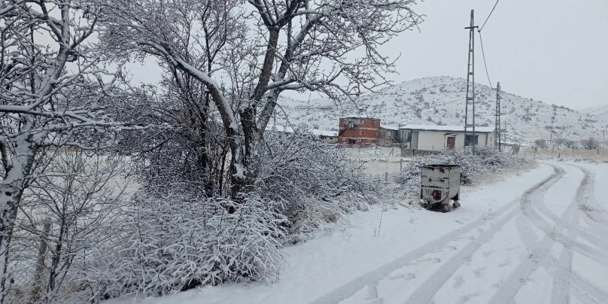 Malatya Genelinde Kar Yağışı Etkili Oldu, Ekipler Sahada Yoğun Mesai Harcadı