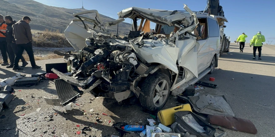 Malatya-Kayseri Karayolunda Feci Kaza: 3 Kişi Hayatını Kaybetti