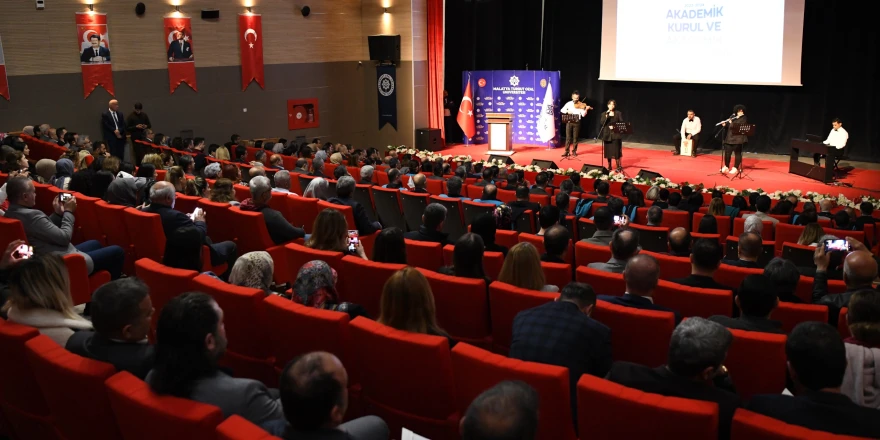 Malatya Turgut Özal Üniversitesinde 2023-2024 Akademik Kurul Ve Akademik Giysi Töreni Gerçekleştirildi