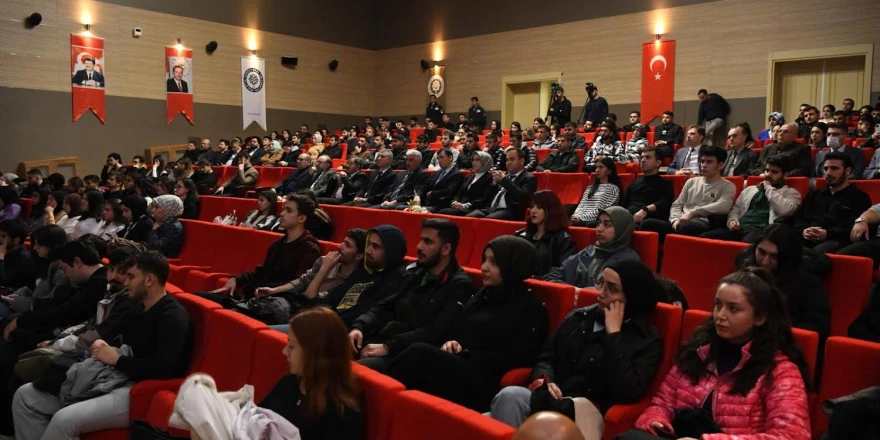 Malatya Turgut Özal Üniversitesinde “18 Mart Çanakkale Zaferi” konulu panel düzenlendi.
