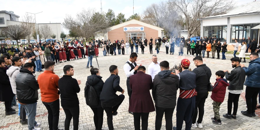 Malatya Turgut Özal Üniversitesi’nde Nevruz Kutlamaları Gerçekleştirildi.