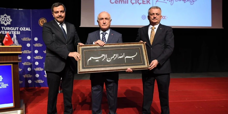 MALATYA TURGUT ÖZAL ÜNİVERSİTESİNDE “TURGUT ÖZALLI YILLAR” KONFERANSI DÜZENLENDİ