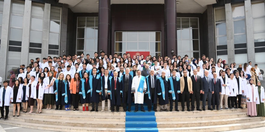 Malatya Turgut Özal Üniversitesinde Beyaz Önlük Giyme Töreni Gerçekleştirildi.