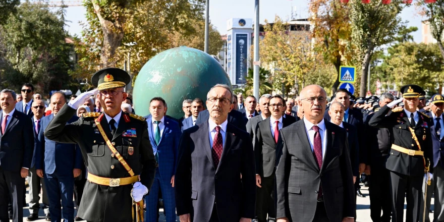 Malatya’da 29 Ekim Cumhuriyet Bayramı Çelenk Sunma Töreni İle Başladı
