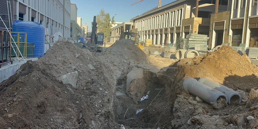 Toprak altında kalan işçi kurtarılamadı