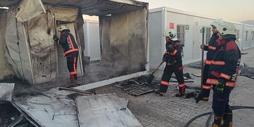 Malatya'da depremzedelerin kaldığı konteyner yandı