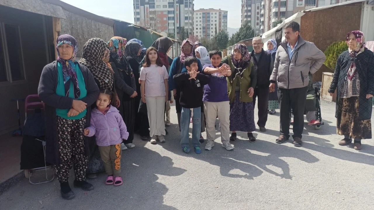 Malatya’da Konteyner Kentte Tahliye Tepkisi: “Okullar Kapanana Kadar Süre İstiyoruz”