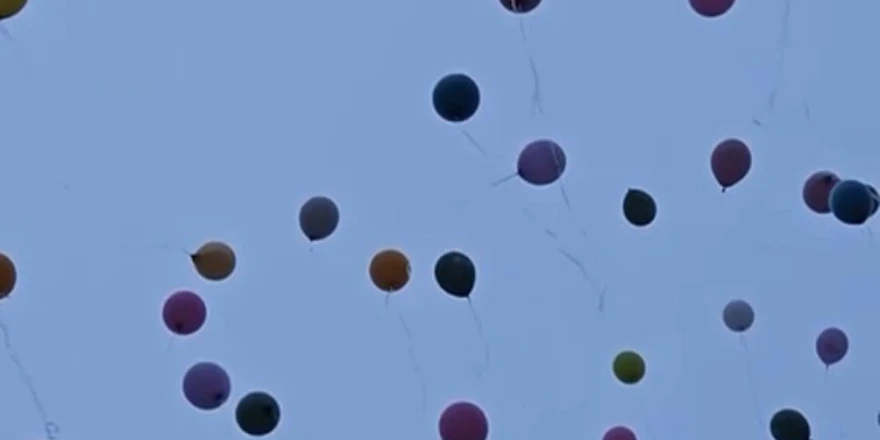 Malatya’da Lösemiyi Yenen İki Çocuk İçin Renkli Kutlama: Binlerce Balon Gökyüzüne Bırakıldı