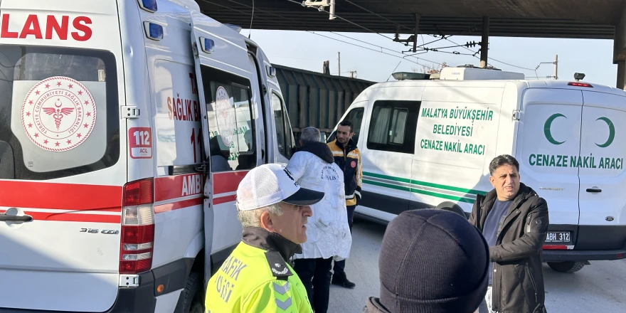 Malatya’da sabah saatlerinde meydana gelen tren kazasında, lise son sınıf öğrencisi yaşamını yitirdi.