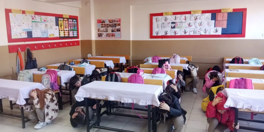 Malatya’daki Okullarda Eş Zamanlı Afet Tatbikatı Gerçekleştirildi