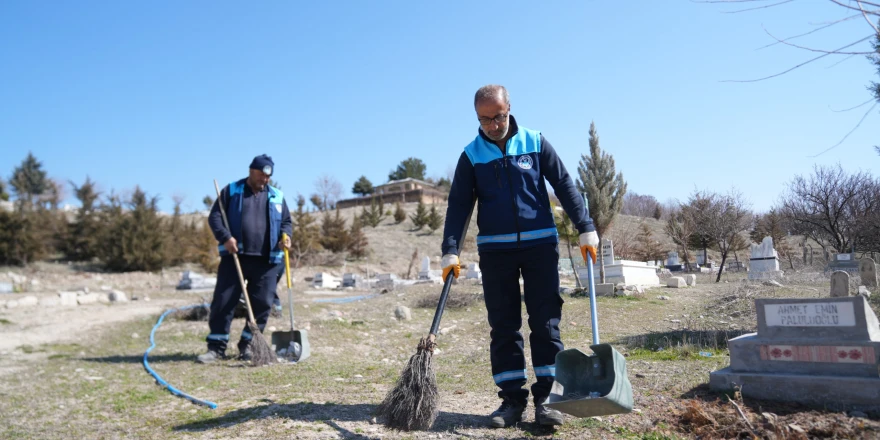 Battalgazide Bayram Öncesi Cami ve Mezarlıklar Temizleniyor
