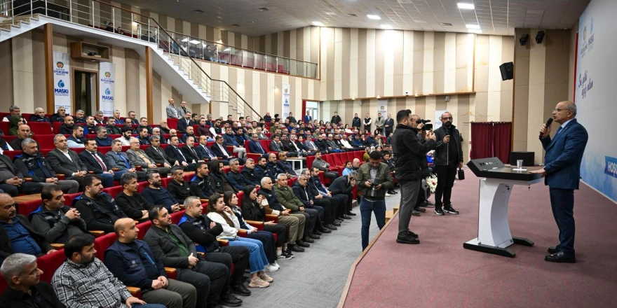 Büyükşehir Belediye Başkanı Sami Er  Personelle Bayramlaştı