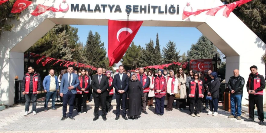 Çocuklardan Şehit Kabirlerine Anlamlı Ziyaret