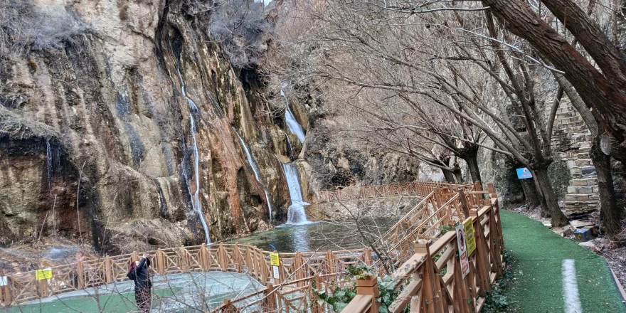 Günpınar Şelalesi Haftasonu Ziyaretçilerin Uğrak Noktası Oldu
