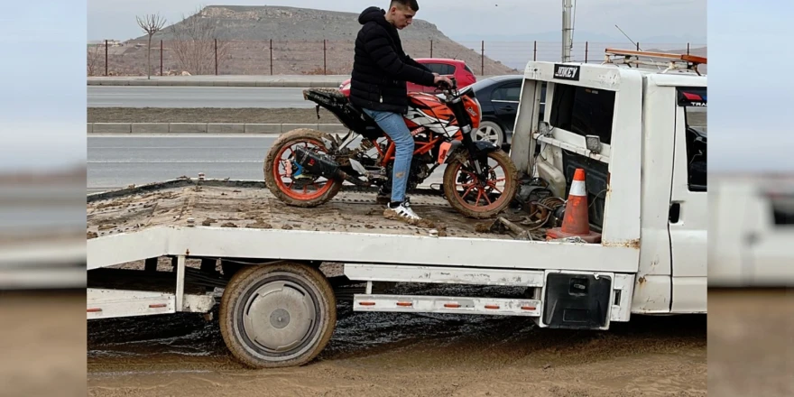 Makas Atıp Akrobasi Yaptılar, Polis Affetmedi