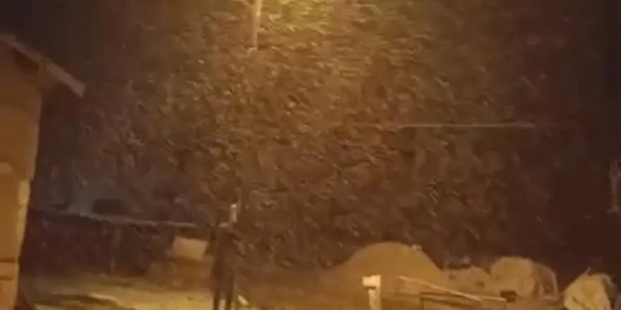 Malatya’da Hava Değişti: Yağmur Doluya, Yüksek Kesimlerde Kara Dönüştü