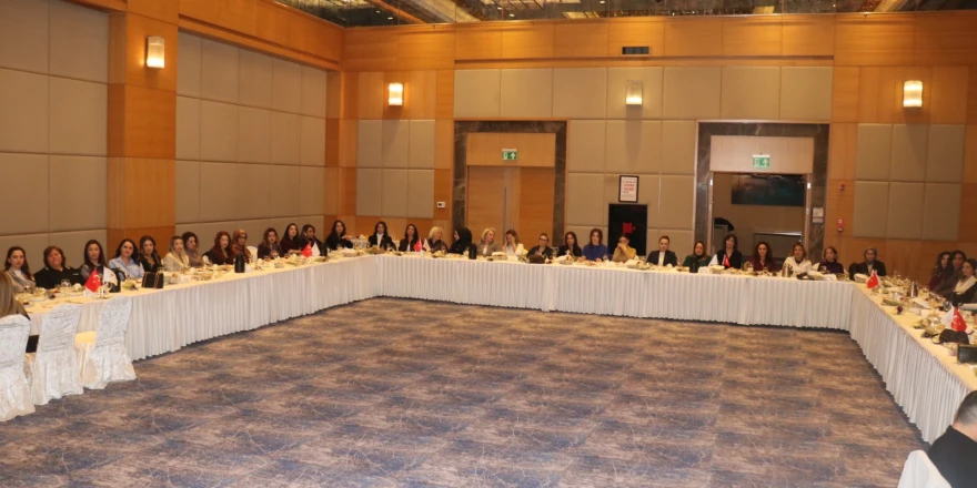 Malatya’da Kadın İzi Derneği’nden Tanışma Yemeği
