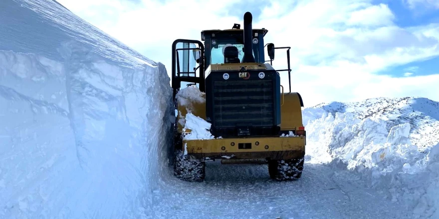 Malatya’da Karla Mücadele Seferberliği: Ekipler Zorlu Şartlara Rağmen Sahada