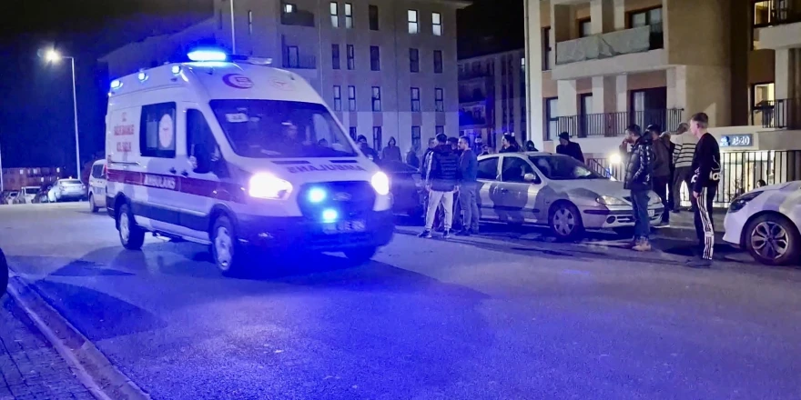 Malatya’nın Yeşilyurt ilçesinde 5’inci kattaki evinin balkonundan düşen genç kız ağır yaralandı.