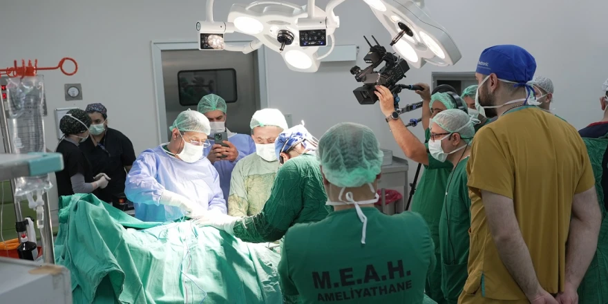 MEAH'da Canlı Proktoloji Cerrahi Kursu Gerçekleştirildi