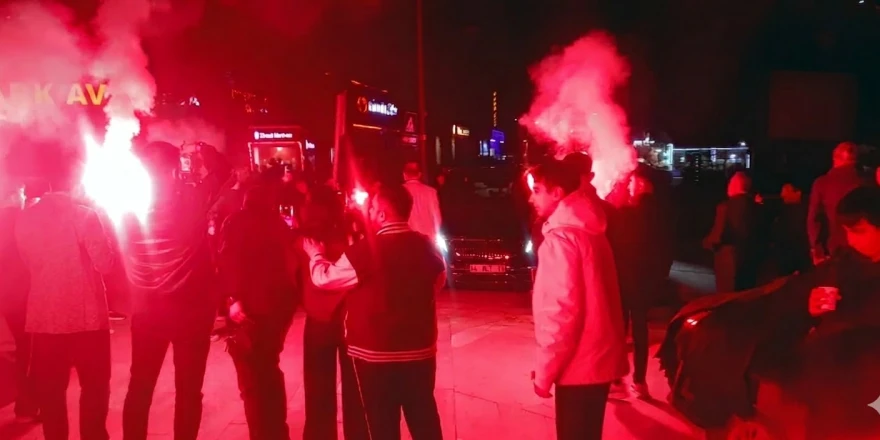 Pütürge  Beyleri Sosyal Yardımlaşma  Ve Dayanışma Derneği Ramazan Bayrami Karşılama Etkinliği Kernek Meydanında Düzenledi.