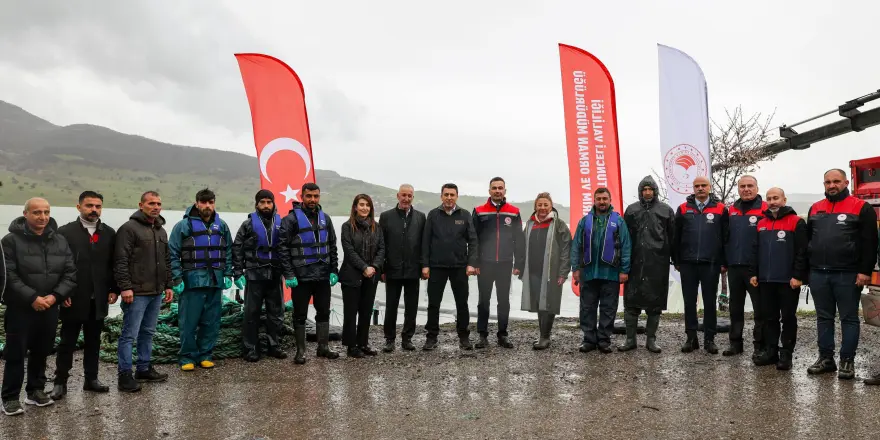 Tunceli’de Uzunçayır Baraj Gölü’ne 1,5 Milyon Yavru Alabalık Bırakıldı