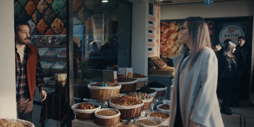 Ünlüler Deprem Bölgesi İçin Kamera Karşısına Geçti