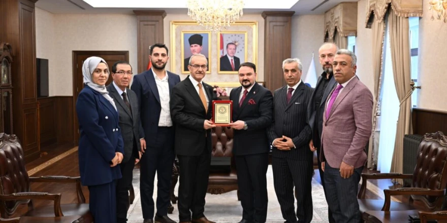 Vefa Derneği’nden Vali Seddar Yavuz’a Ziyaret ve Plaket