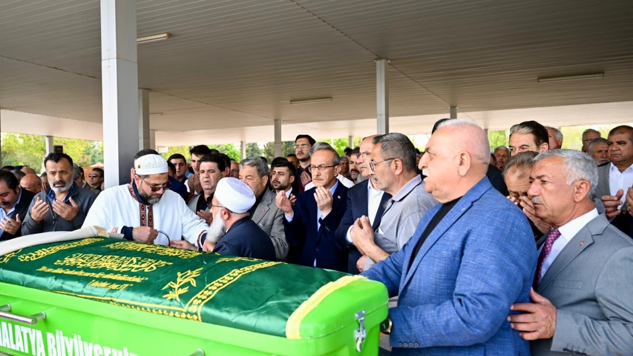 MHP’li Mehmet Fendoğlu’nun Acı Günü: Annesi Son Yolculuğuna Uğurlandı