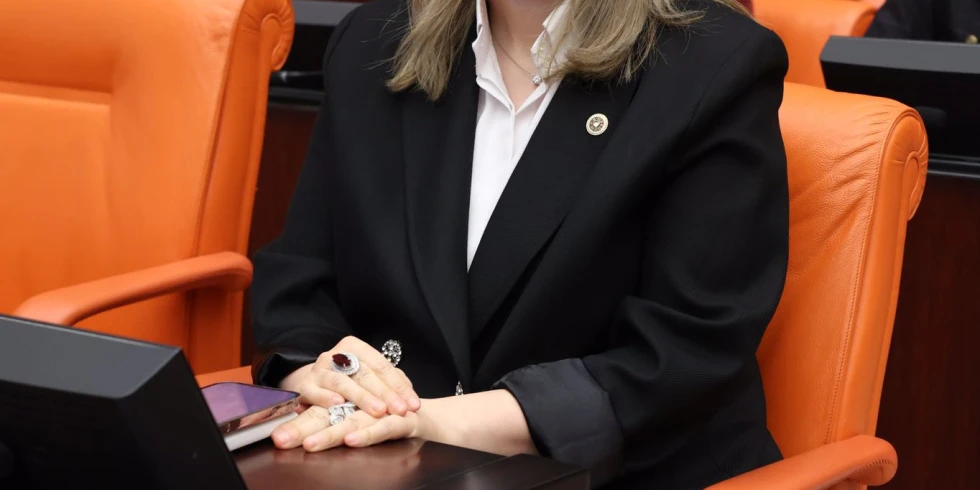 MİLLETVEKİLİ ÖLMEZTOPRAK: MİLLETİMİZ CUMHURBAŞKANIMIZIN LİDERLİĞİNDE DEMOKRASİYE SAHİP ÇIKTI