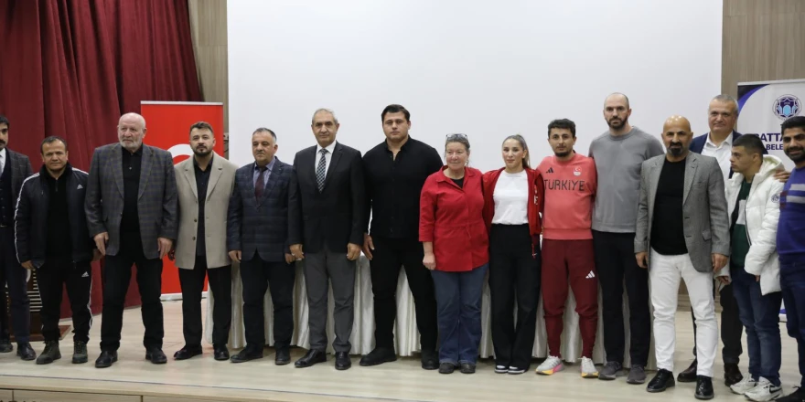 Milli Sporcular Battalgazi’li Gençlerle Buluştu